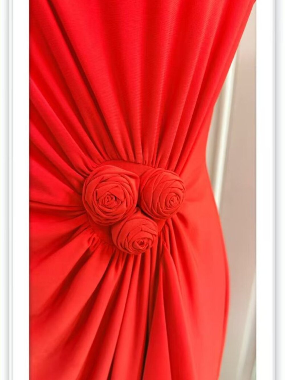 Decorative triple-rosette accent Flattering draped side dress size 12